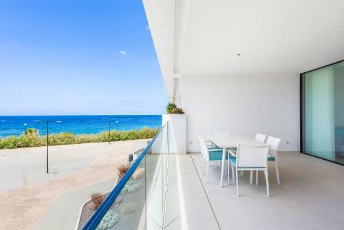 New Luxury Apartment First Sea Line