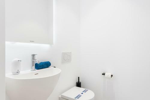 New Luxury Apartment First Sea Line