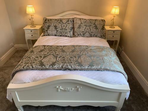 Luxury House, Central Stamford With Parking