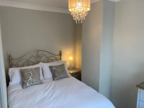 Luxury House, Central Stamford With Parking