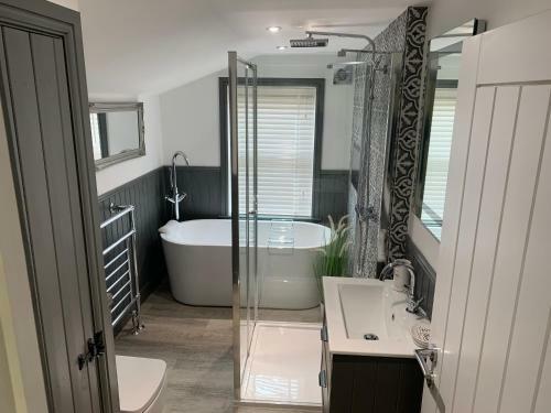 Luxury House, Central Stamford With Parking