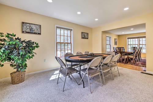 Waterfront Poconos Getaway Game Room And Deck!