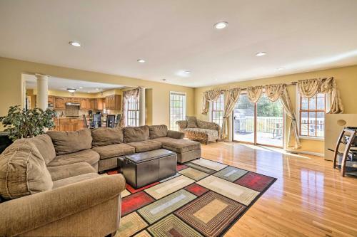 Waterfront Poconos Getaway Game Room And Deck!