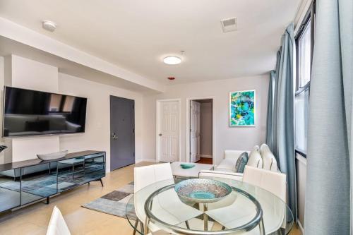 Bright Stylish &great Location 2bd Apartment