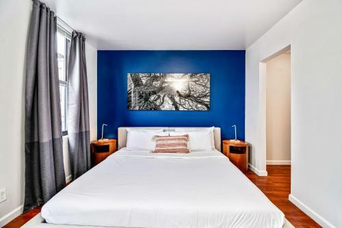 Retreat In A Stylish 2b Apartment