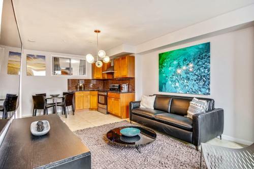 Retreat In A Stylish 2b Apartment