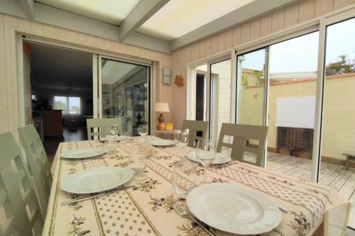 Grande Maison De Vacances Entre Oc�an For�t Et Marais 10 Pers