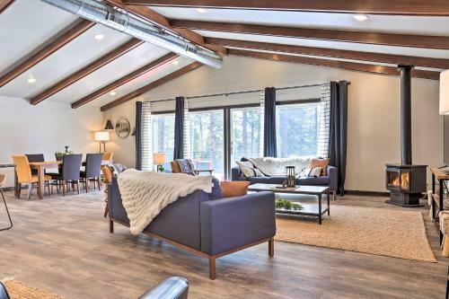 Modern South Dakota Cabin With Private Hot Tub!