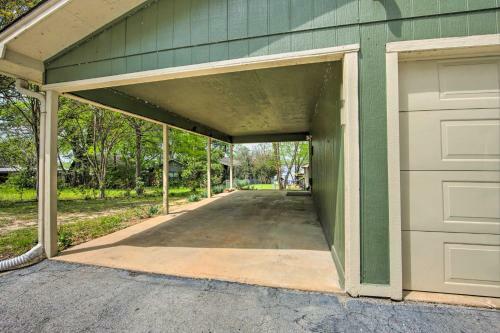 Pet-friendly Frankston Getaway With Lake Access