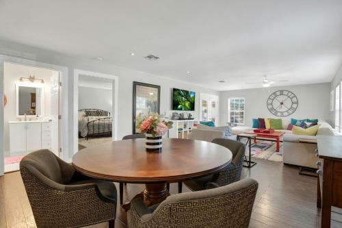 Wow! Haus With Hot Tub, Fire Pit And Games Galore!