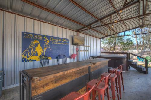 Wow! Haus With Hot Tub, Fire Pit And Games Galore!