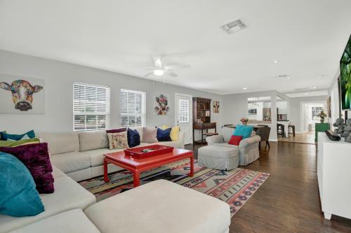 Wow! Haus With Hot Tub, Fire Pit And Games Galore!