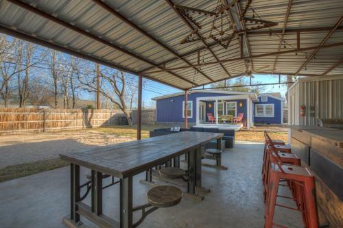 Wow! Haus With Hot Tub, Fire Pit And Games Galore!