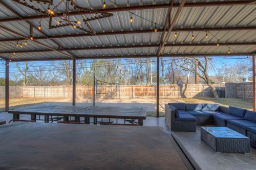 Wow! Haus With Hot Tub, Fire Pit And Games Galore!