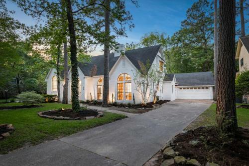 Unique Mid Century Modern In The Woodlands