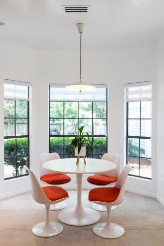 Unique Mid Century Modern In The Woodlands