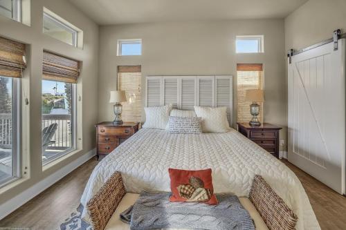 Gone Coastal - Oceanfront!