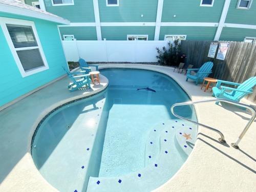 Dive On In And Enjoy Life At The Diving Dolphin! Home
