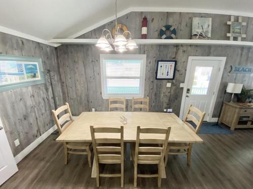 Dive On In And Enjoy Life At The Diving Dolphin! Home