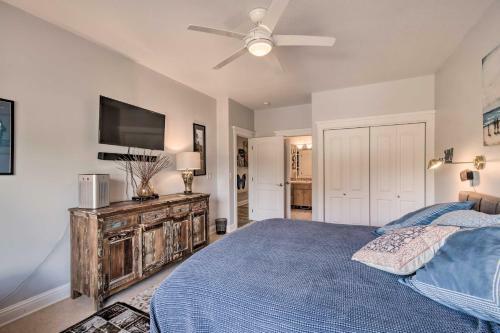 Willapa Bay Hideaway With 5 Acres And Water Views