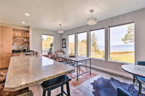 Willapa Bay Hideaway With 5 Acres And Water Views