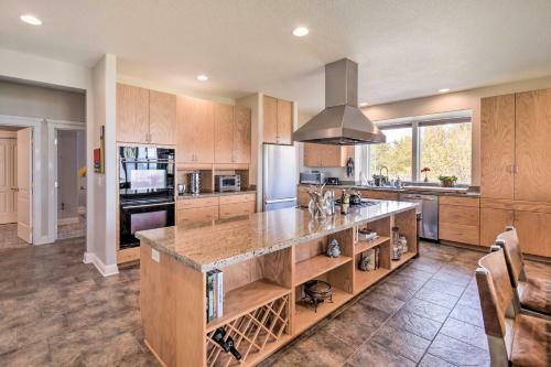 Willapa Bay Hideaway With 5 Acres And Water Views