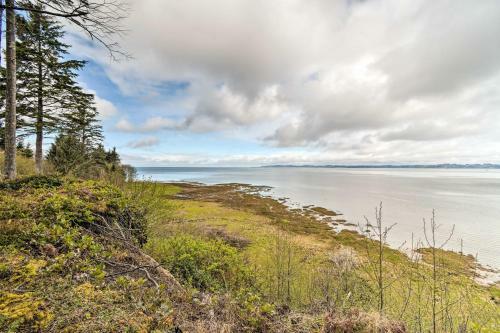 Willapa Bay Hideaway With 5 Acres And Water Views