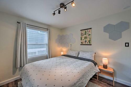 Contemporary Seattle Home Less Than 2 Mi To Beach!