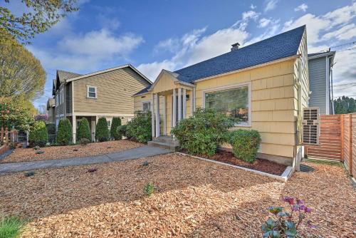 Contemporary Seattle Home Less Than 2 Mi To Beach!