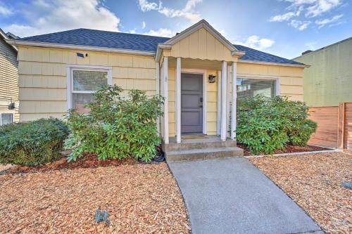 Contemporary Seattle Home Less Than 2 Mi To Beach!