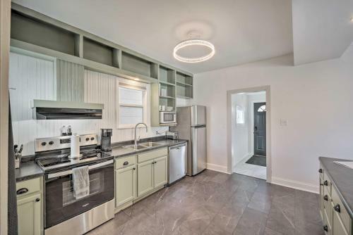 Trendy Superior Home Perfect For Groups!