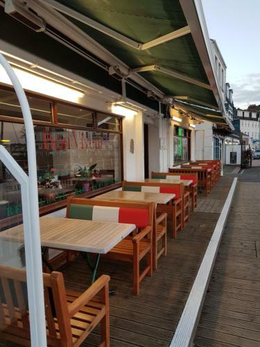 Hostal Bon Viveur Guest House