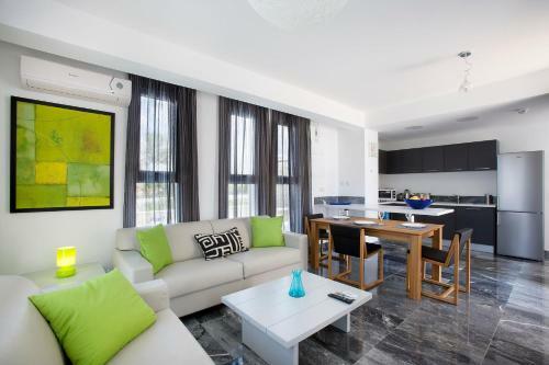 Luxury Cyprus Villa Marine Villa Private Pool Sea Front 1 Bdr Paphos