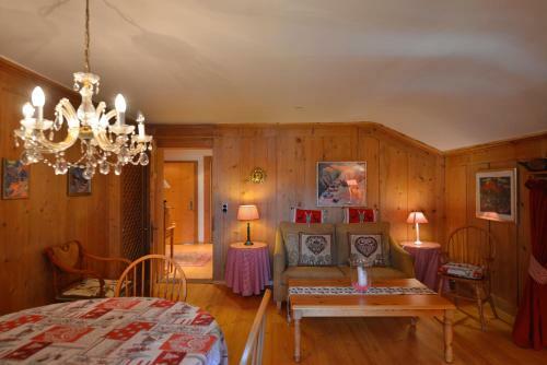 Apartments Villa Surlej