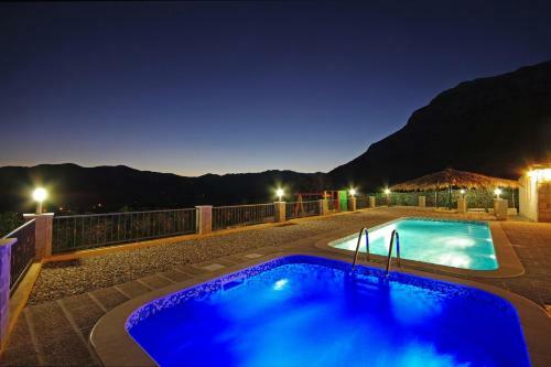 Villa Vila Nova With Private Heating Pool And Jacuzzi