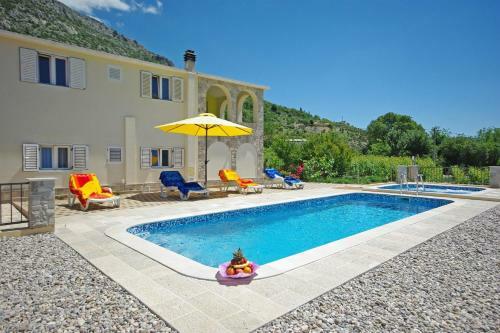 Villa Vila Nova With Private Heating Pool And Jacuzzi