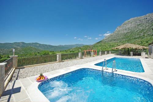 Villa Vila Nova With Private Heating Pool And Jacuzzi
