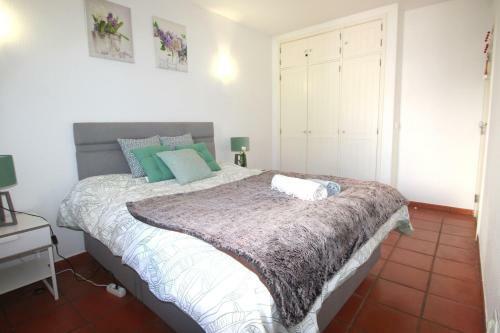 Apt 6 People - Large Private Terrace And Swimming Pool