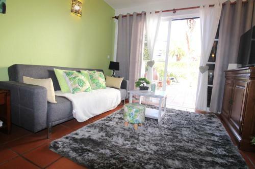 Apt 6 People - Large Private Terrace And Swimming Pool
