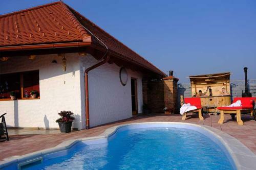 Secret Wellness Pool&relax