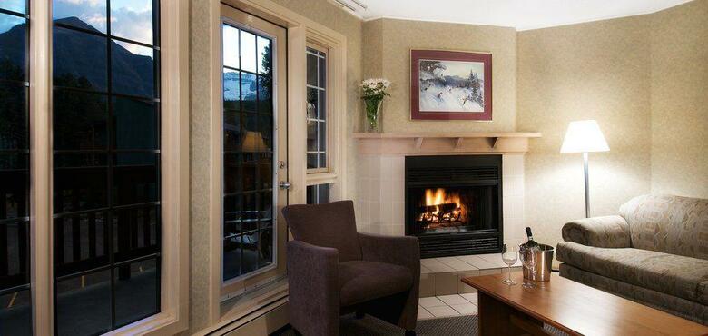 Hotel Lake Louise Inn