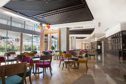 Long Beach Harmony Hotel