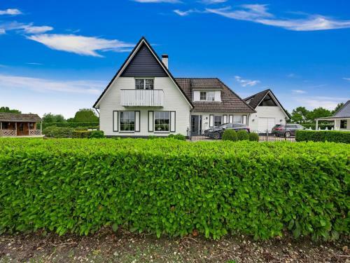 Tasteful Villa In Didam With Garden