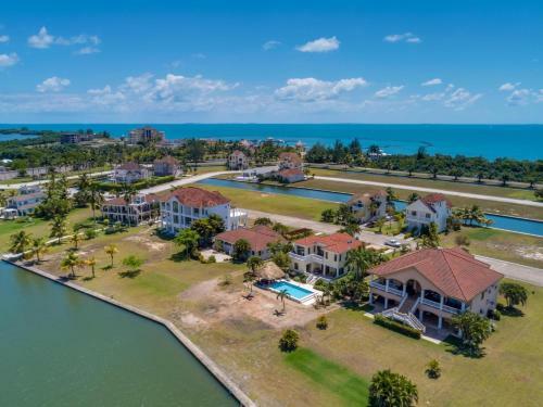 Villa Merry Gecko -waterfront In Gated Community