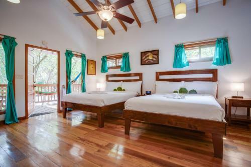 Hotel Mariposa Belize Beach Resort