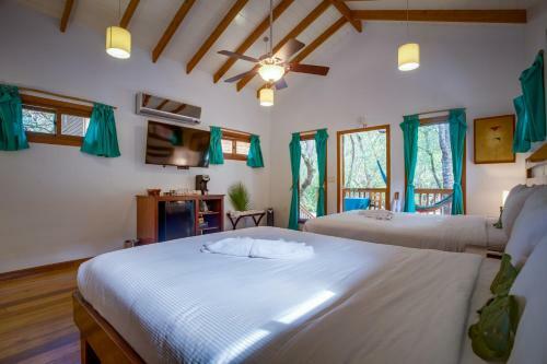 Hotel Mariposa Belize Beach Resort