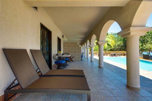 Hotel Mariposa Belize Beach Resort