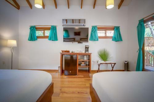 Hotel Mariposa Belize Beach Resort
