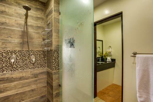 Hotel Mariposa Belize Beach Resort