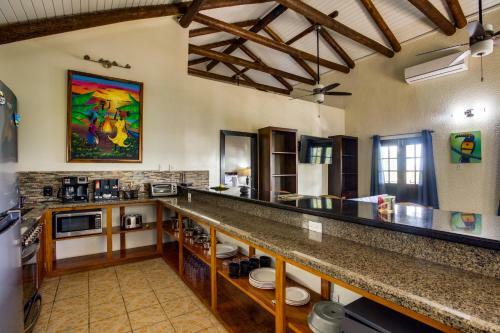 Hotel Mariposa Belize Beach Resort